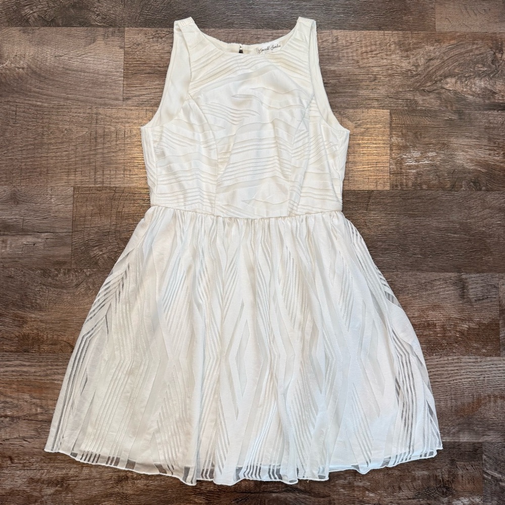 Emerald Sundae White Short Dress With Keyhole Back and High Neckline Size 9